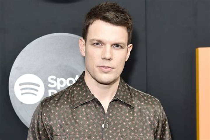 
Jake Lacy’s Biography: Net Worth, Wife, Children, Height 