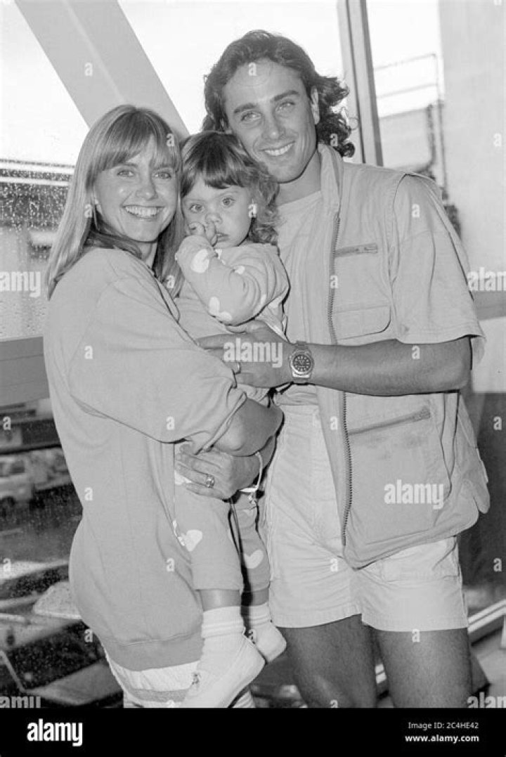 
Who Were Olivia Newton-John Parents Brinley And Irene Born? Where Is Her Daughter Chloe Lattanzi Now? 